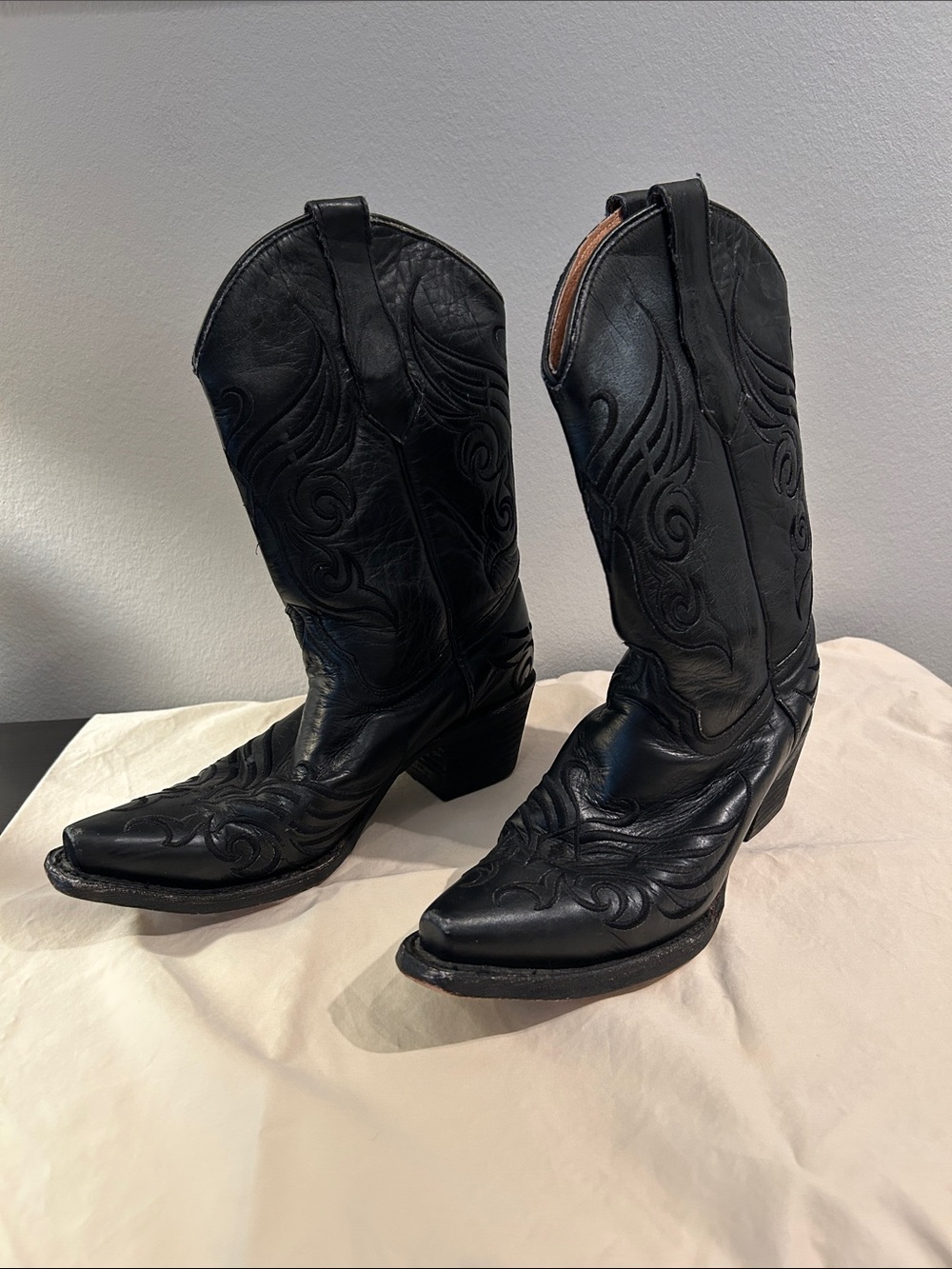 Circle G Black Western Embroidered Heeled Boots - Picture 3 of 11